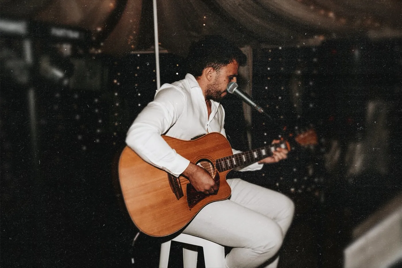 Wedding entertainment and dancefloor atmosphere