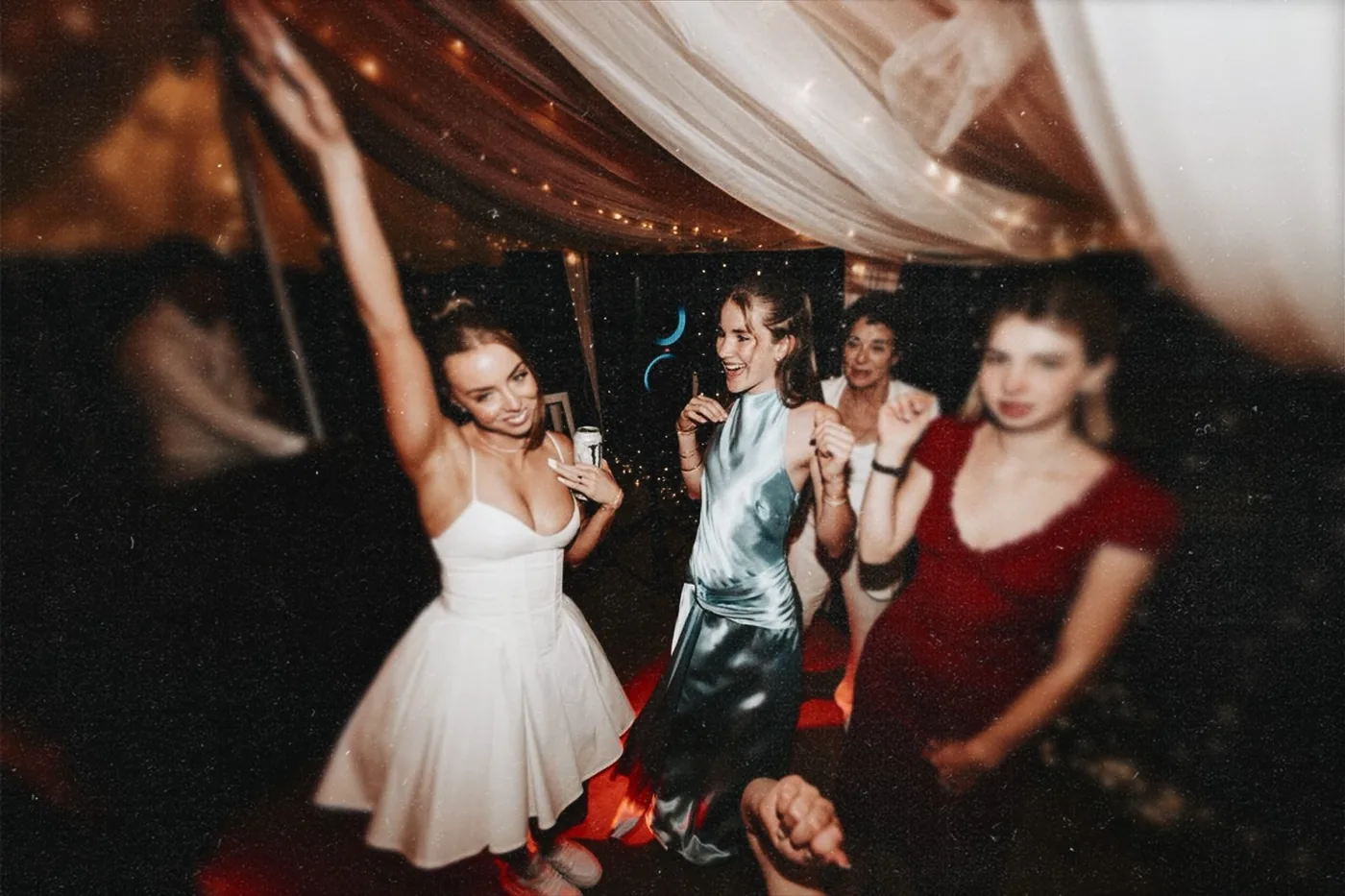 Wedding entertainment and dancefloor atmosphere