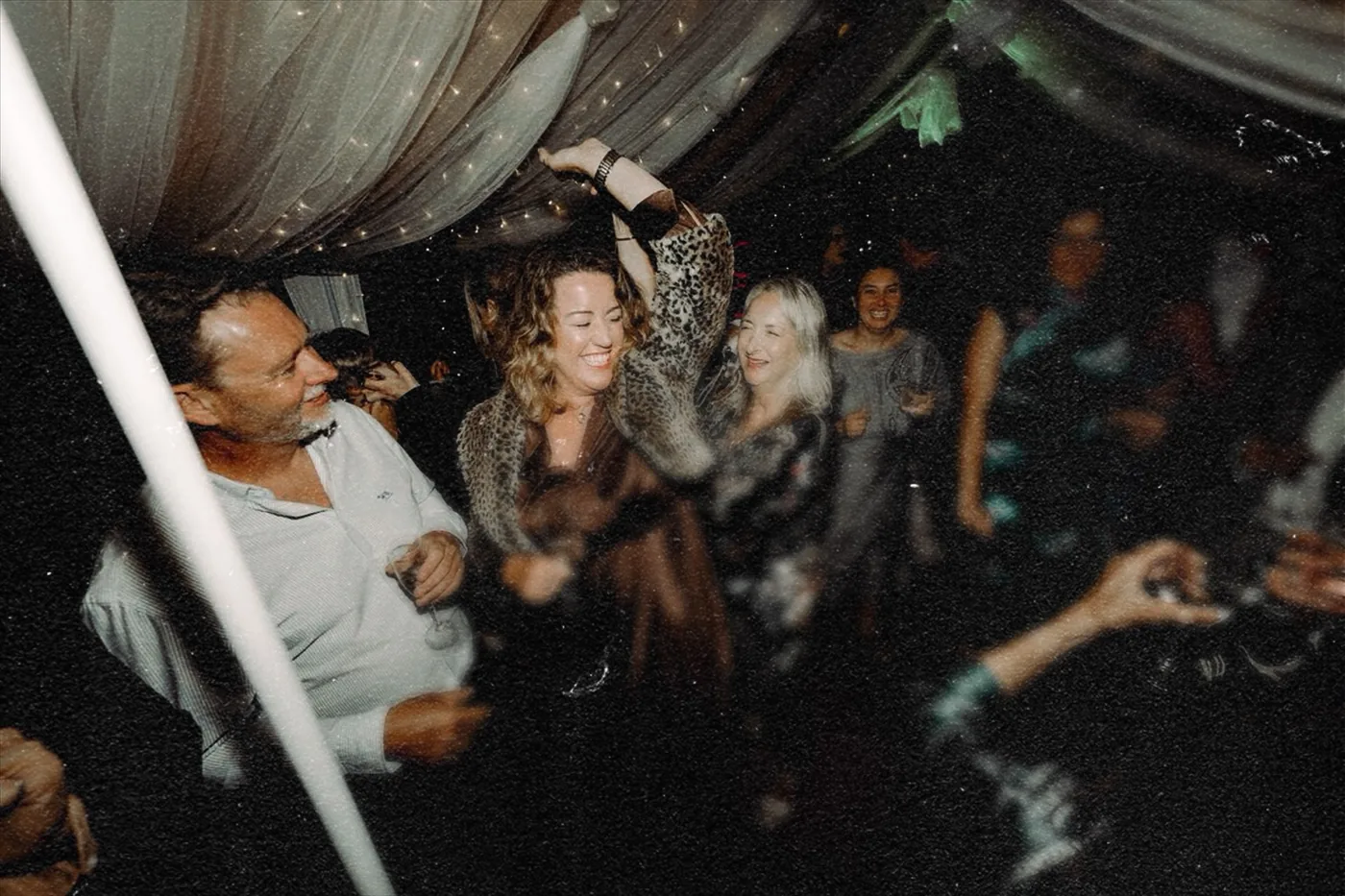 Wedding entertainment and dancefloor atmosphere